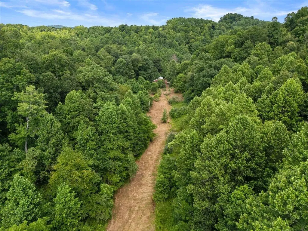 2661 Buncomb Road Tyner KY 40486