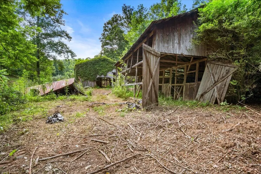 2661 Buncomb Road Tyner KY 40486