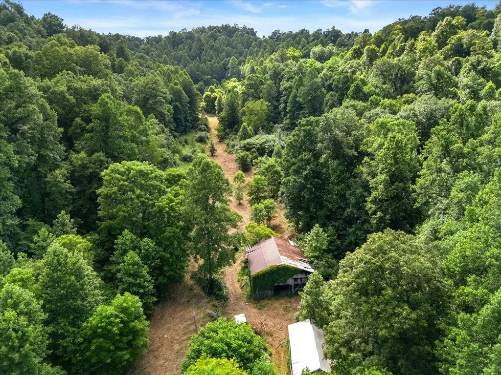 2661 Buncomb Road Tyner KY 40486