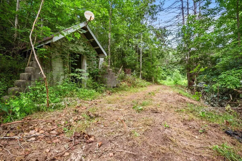 2661 Buncomb Road Tyner KY 40486