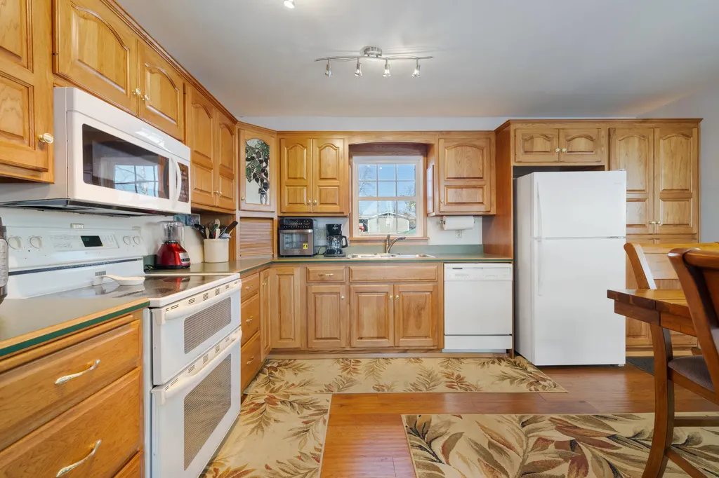 400 Cambridge Shores Drive Gilbertsville KY 42044