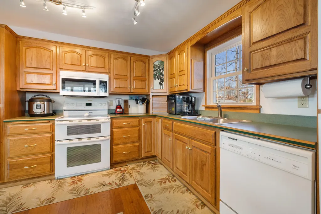 400 Cambridge Shores Drive Gilbertsville KY 42044