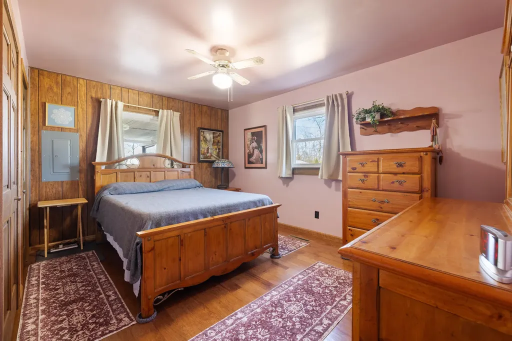 400 Cambridge Shores Drive Gilbertsville KY 42044