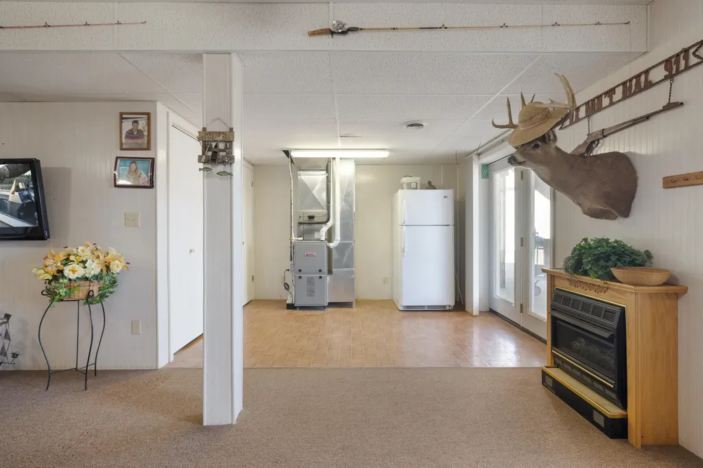 400 Cambridge Shores Drive Gilbertsville KY 42044