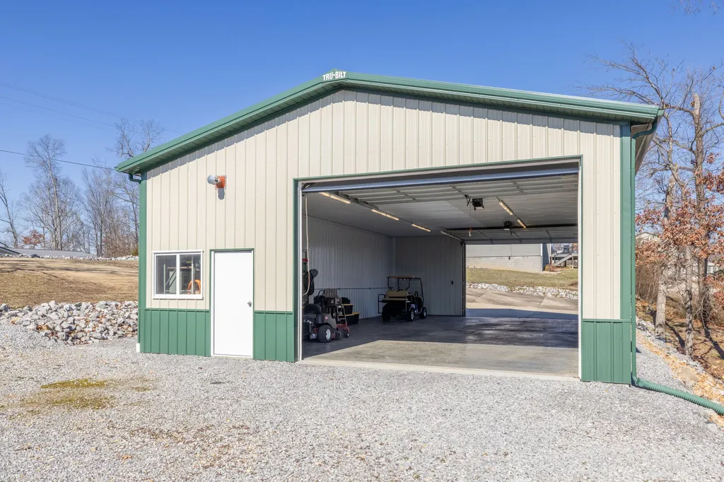 400 Cambridge Shores Drive Gilbertsville KY 42044