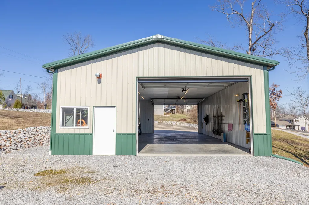 400 Cambridge Shores Drive Gilbertsville KY 42044