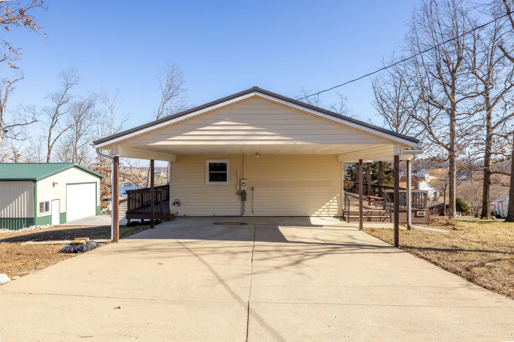 400 Cambridge Shores Drive Gilbertsville KY 42044