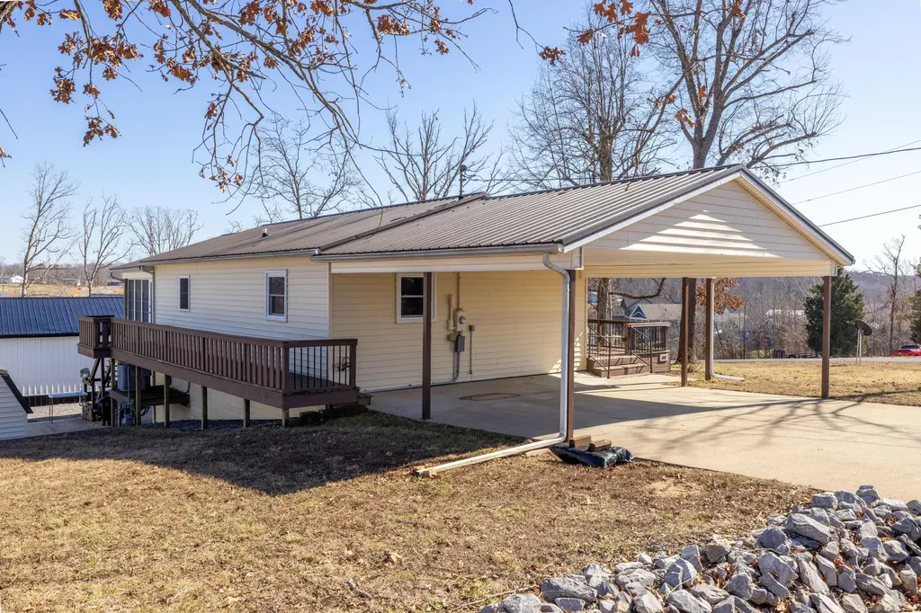 400 Cambridge Shores Drive Gilbertsville KY 42044