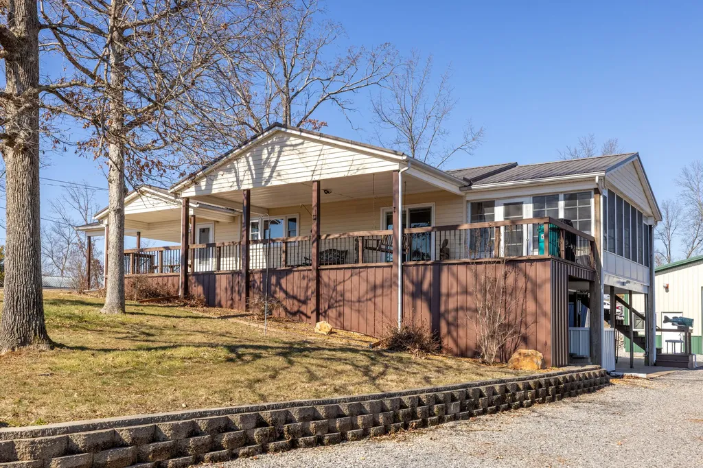 400 Cambridge Shores Drive Gilbertsville KY 42044