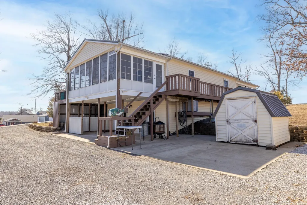 400 Cambridge Shores Drive Gilbertsville KY 42044