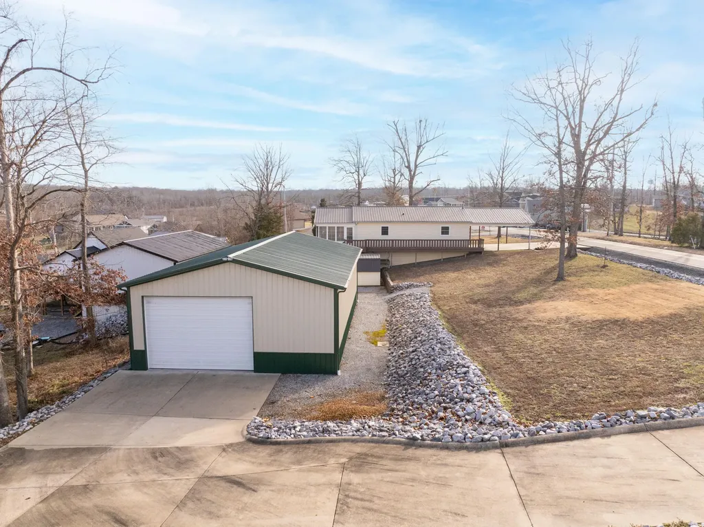 400 Cambridge Shores Drive Gilbertsville KY 42044