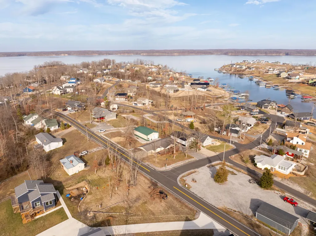 400 Cambridge Shores Drive Gilbertsville KY 42044