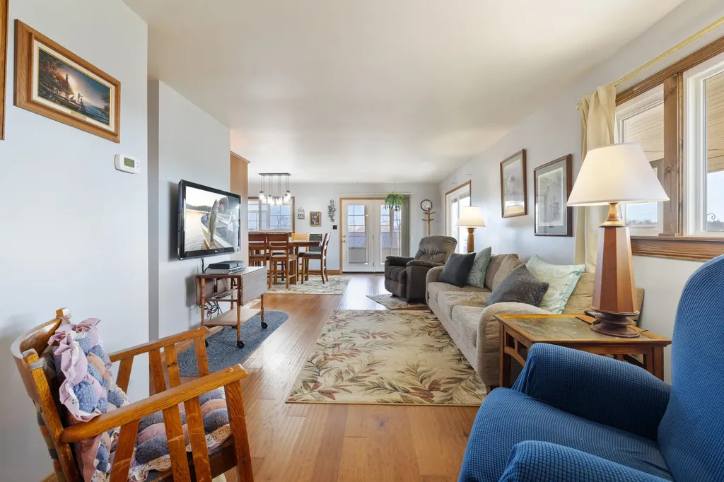 400 Cambridge Shores Drive Gilbertsville KY 42044