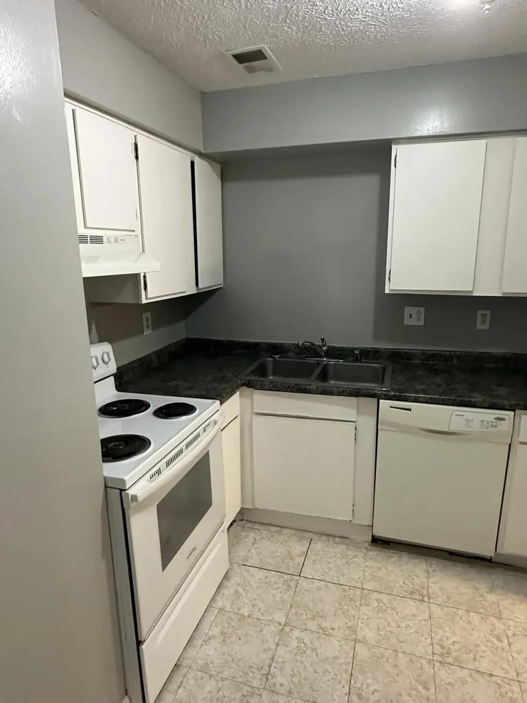 380 Redding Road Lexington KY 40517
