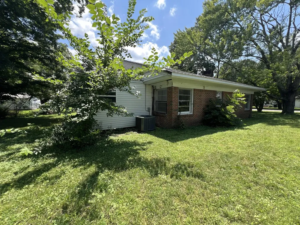 211 S 15th Street Murray KY 42071