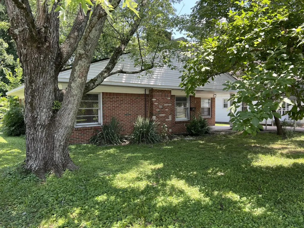 211 S 15th Street Murray KY 42071