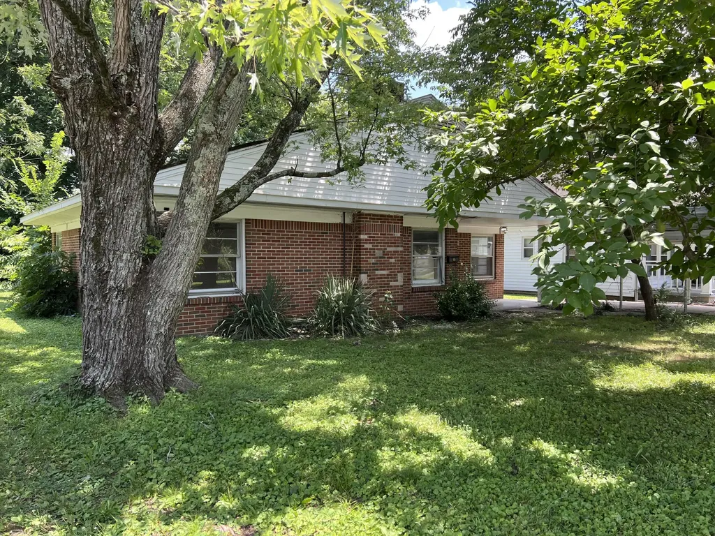 211 S 15th Street Murray KY 42071