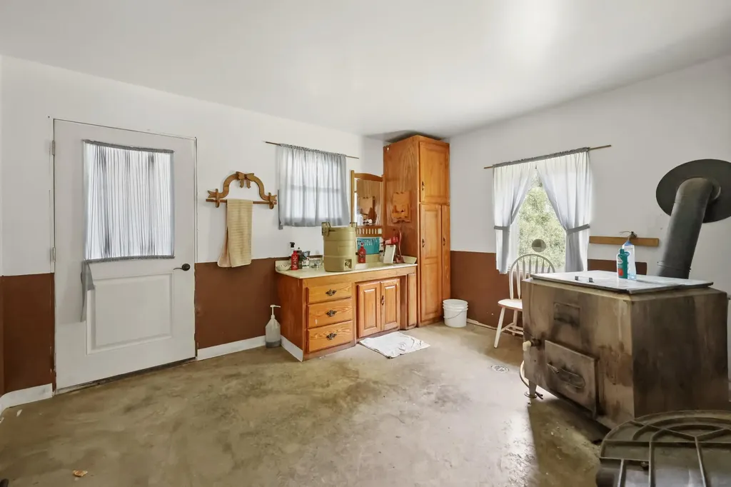 5183 Ky-36 Cynthiana KY 41031