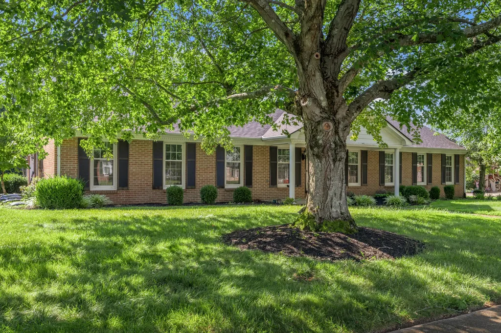 121 Hawthorne Drive Nicholasville KY 40356