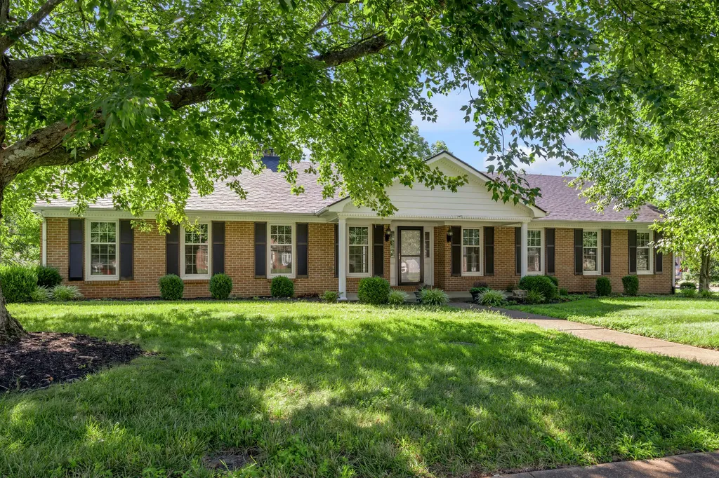121 Hawthorne Drive Nicholasville KY 40356