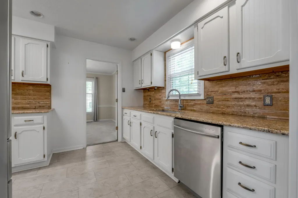 121 Hawthorne Drive Nicholasville KY 40356
