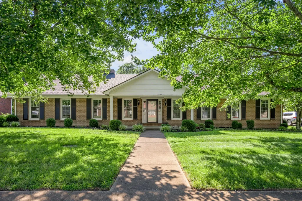 121 Hawthorne Drive Nicholasville KY 40356