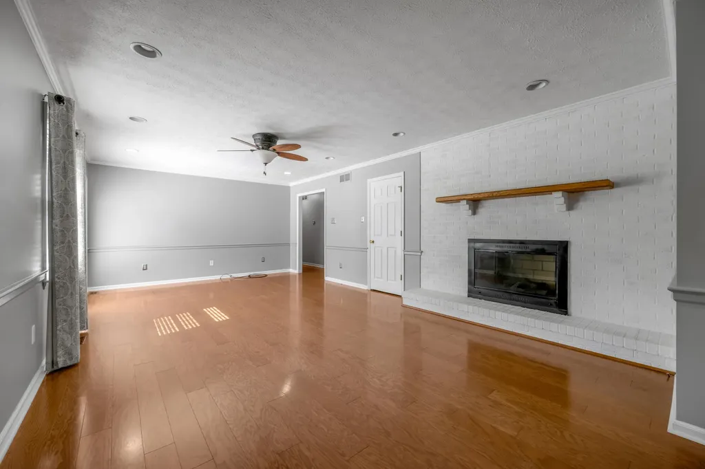 121 Hawthorne Drive Nicholasville KY 40356