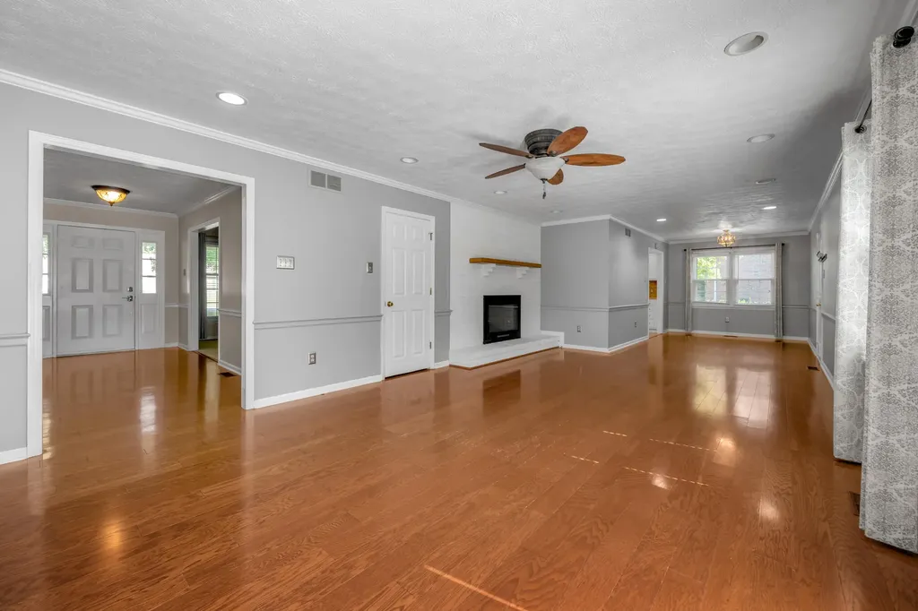 121 Hawthorne Drive Nicholasville KY 40356