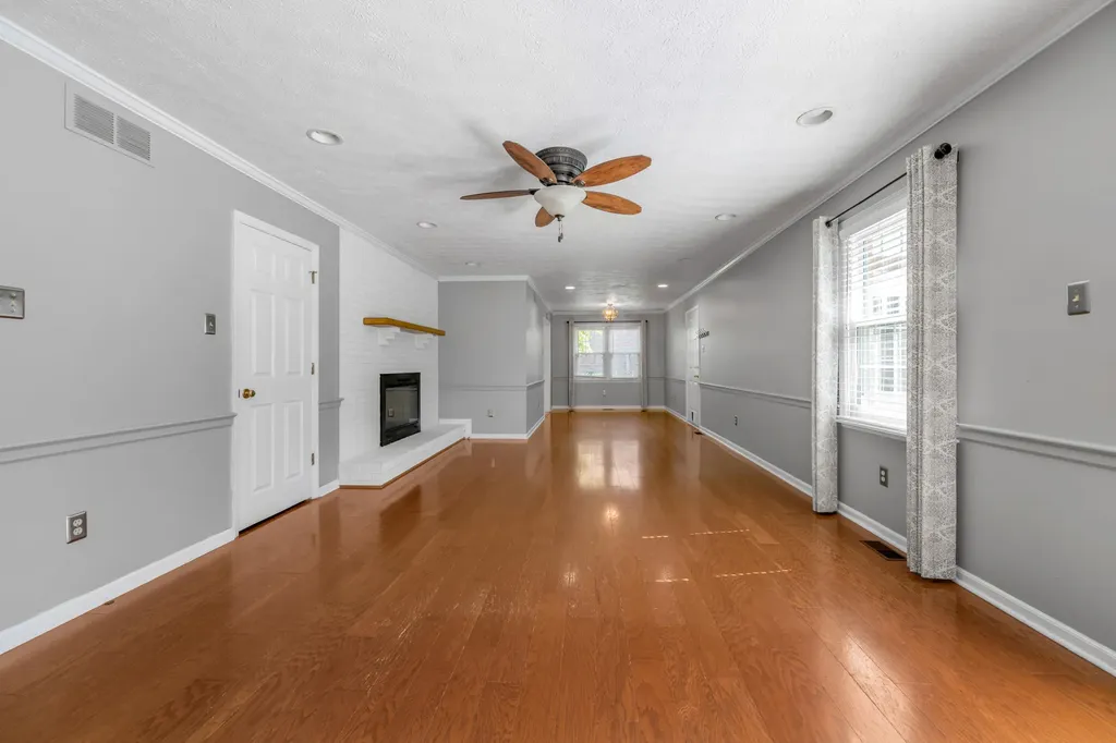 121 Hawthorne Drive Nicholasville KY 40356