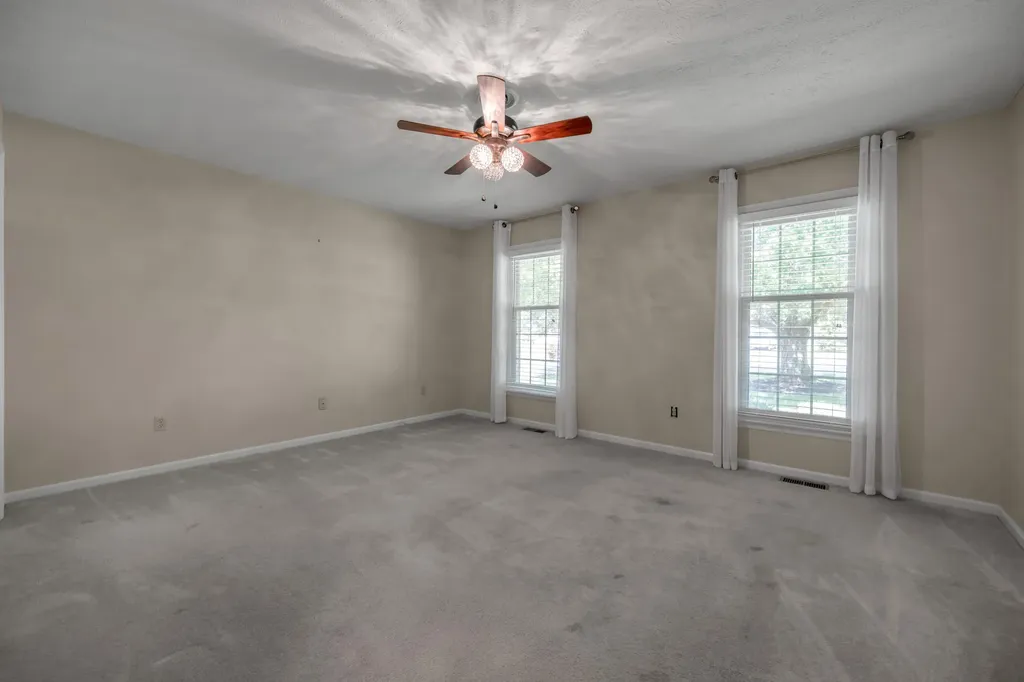 121 Hawthorne Drive Nicholasville KY 40356
