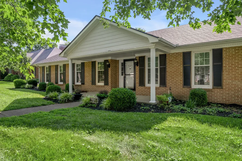 121 Hawthorne Drive Nicholasville KY 40356