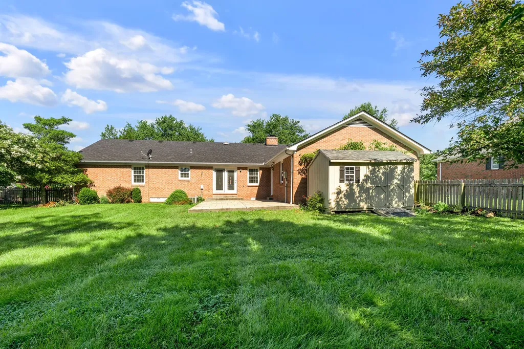 121 Hawthorne Drive Nicholasville KY 40356