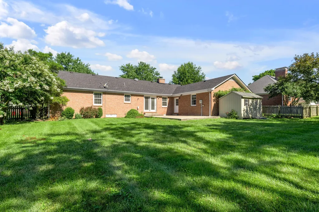 121 Hawthorne Drive Nicholasville KY 40356