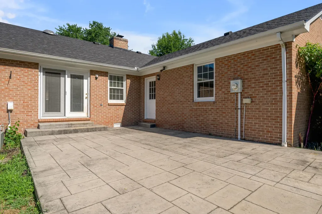 121 Hawthorne Drive Nicholasville KY 40356