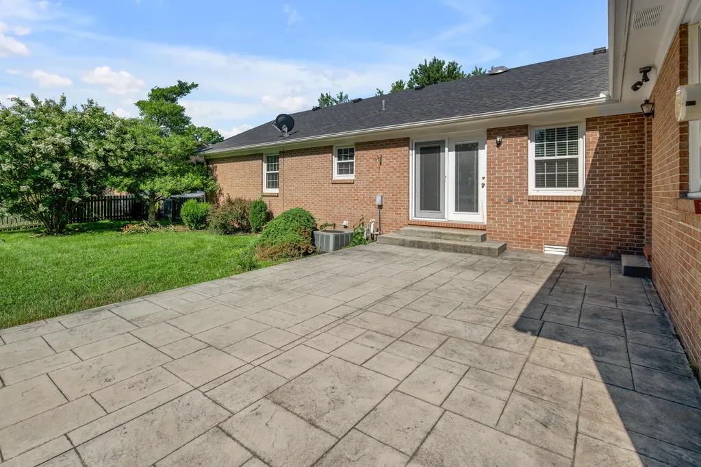 121 Hawthorne Drive Nicholasville KY 40356