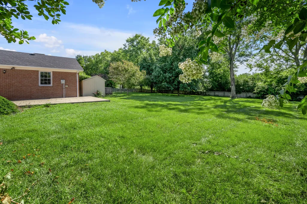 121 Hawthorne Drive Nicholasville KY 40356