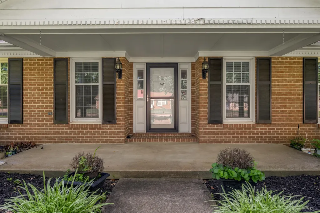 121 Hawthorne Drive Nicholasville KY 40356