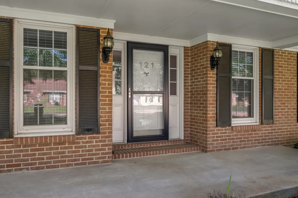 121 Hawthorne Drive Nicholasville KY 40356
