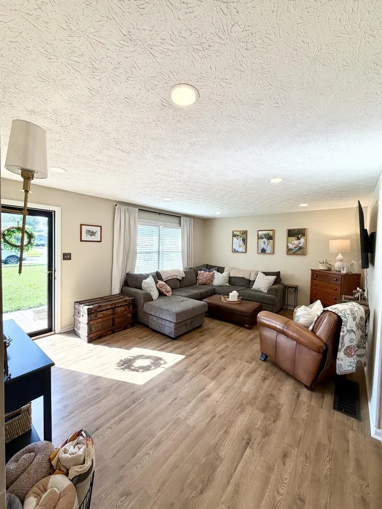 125 Oakmont Drive Nicholasville KY 40356