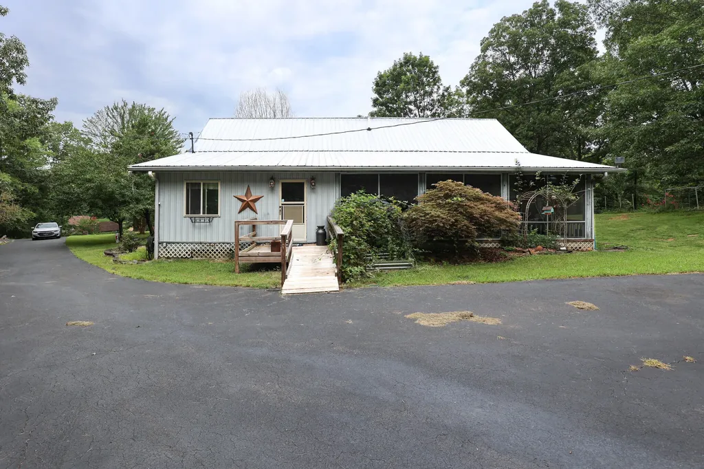328 Cumberland Road Gilbertsville KY 42044