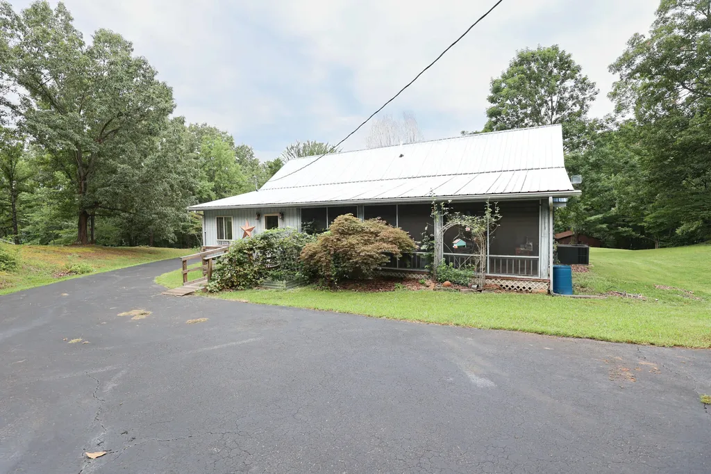 328 Cumberland Road Gilbertsville KY 42044