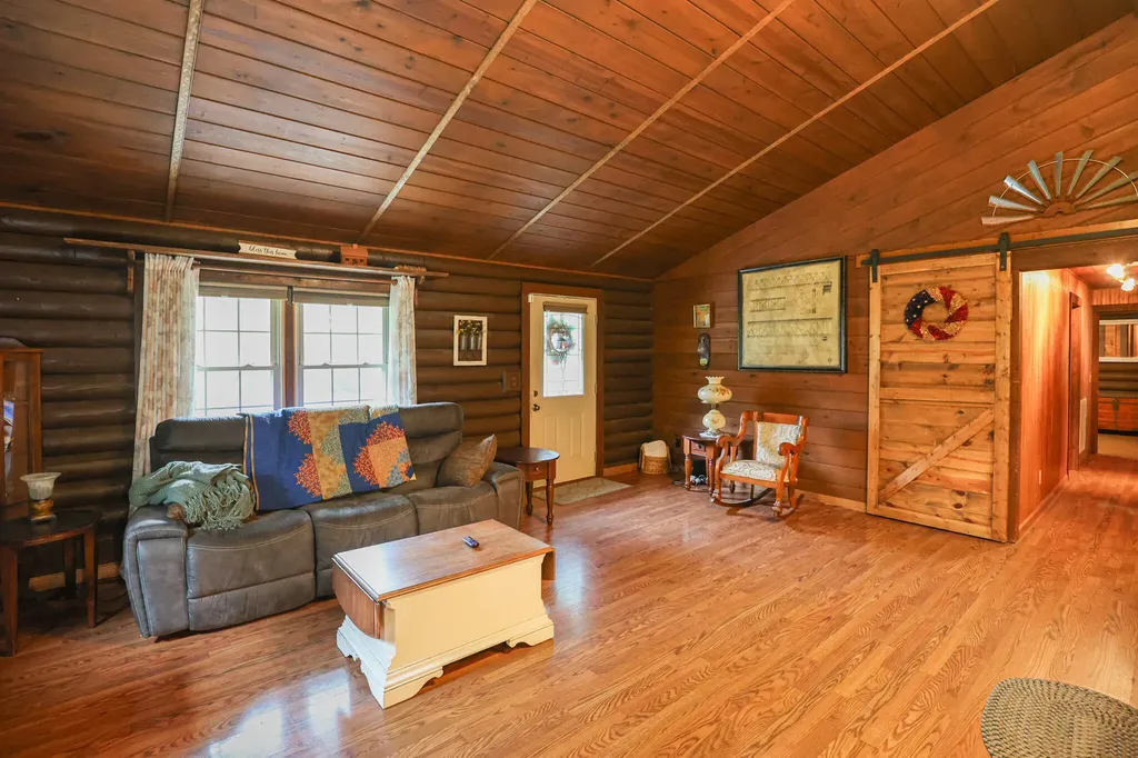 328 Cumberland Road Gilbertsville KY 42044