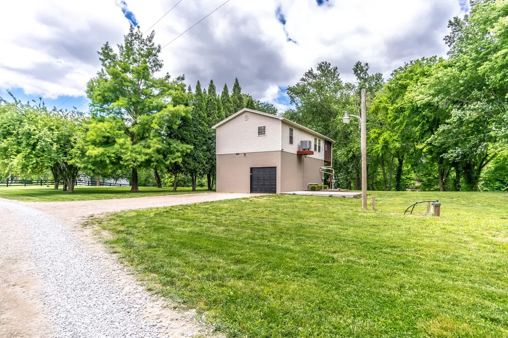 2897 College Hill Road Waco KY 40385