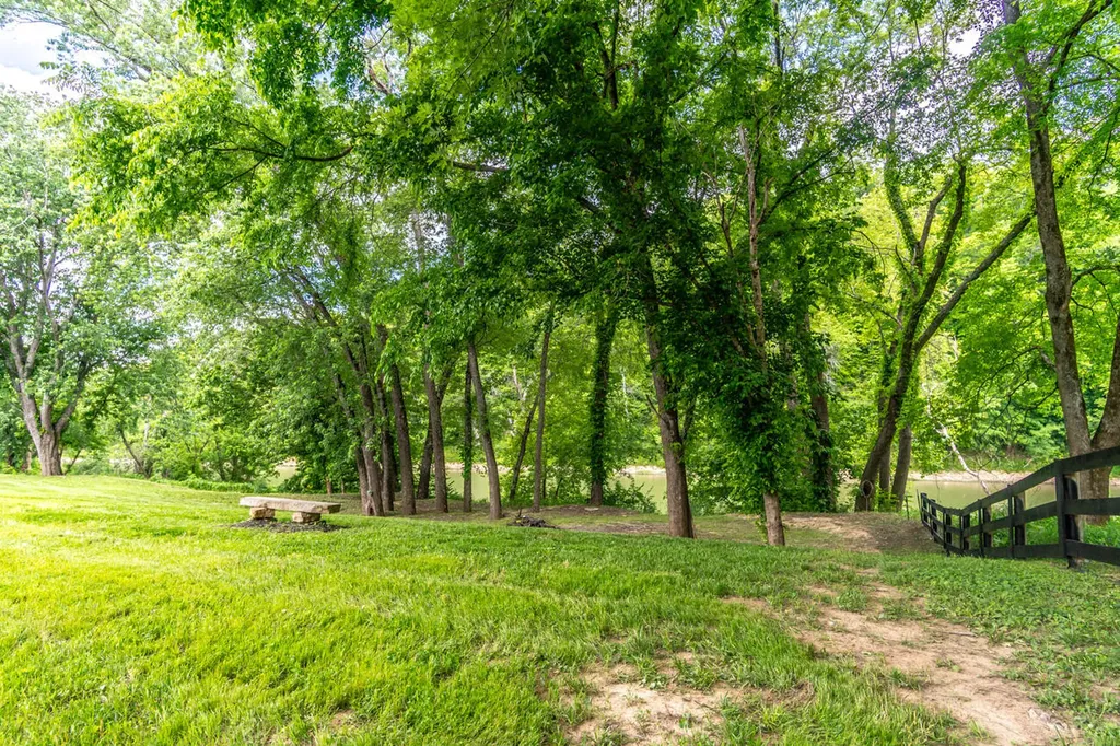 2897 College Hill Road Waco KY 40385