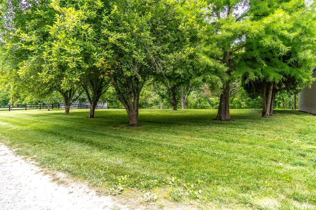 2897 College Hill Road Waco KY 40385