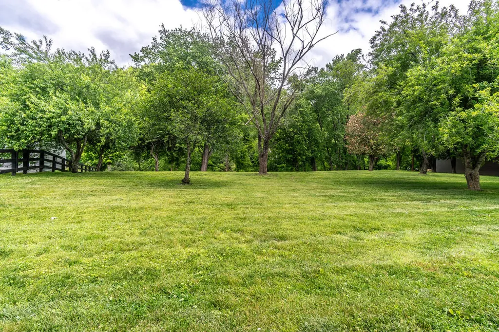 2897 College Hill Road Waco KY 40385