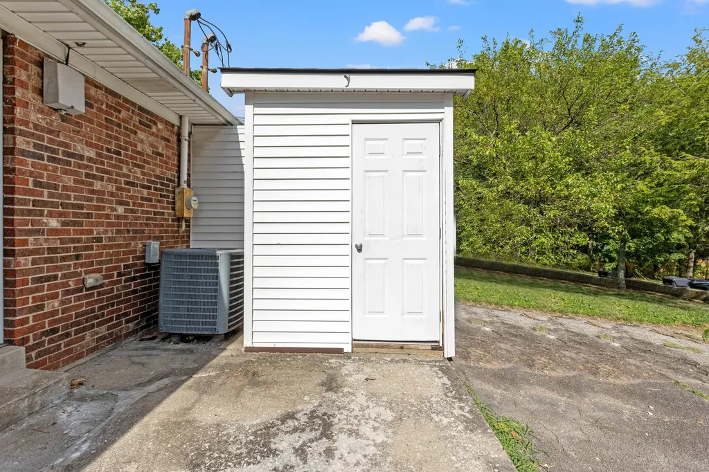 1200 Tishoff Drive Lexington KY 40502