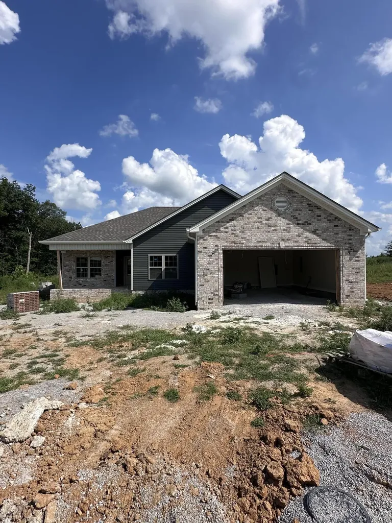 211 Bedford Court Hopkinsville KY 42240