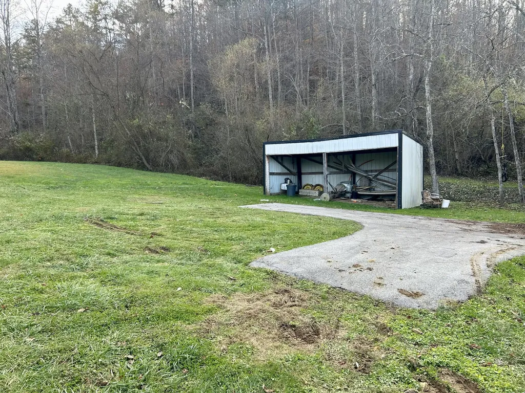 319 Highway 472 Highway Manchester KY 40962