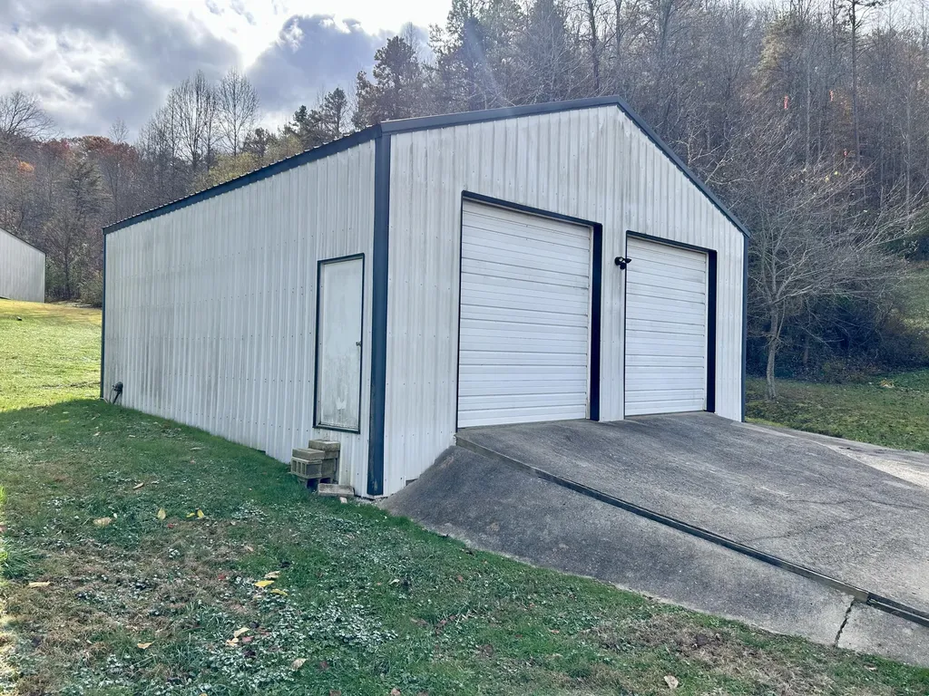 319 Highway 472 Highway Manchester KY 40962